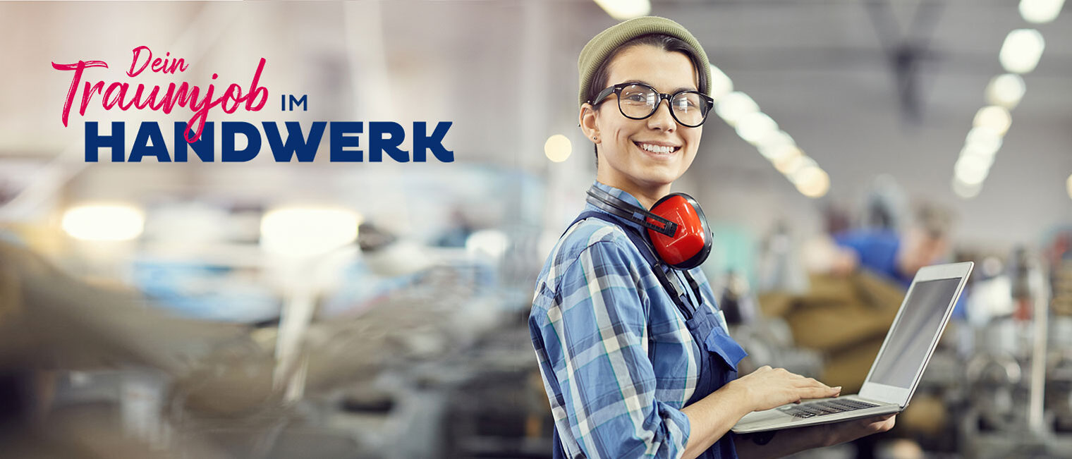 Dein Traumjob im Handwerk Dein Traumjob im Handwerk: Jugendlich*er in Werkstatt am Laptop